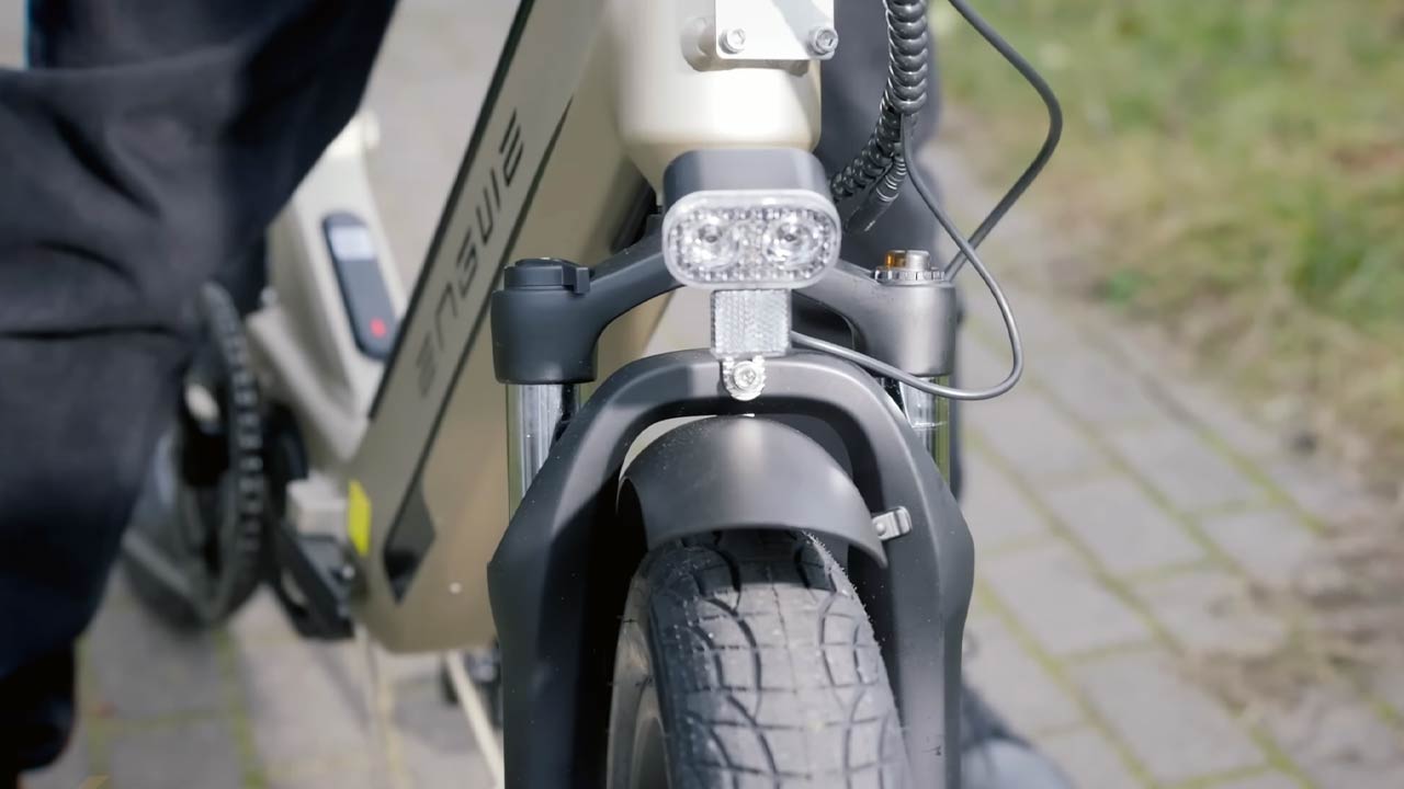 Engwe-L20-3-Pro-headlight