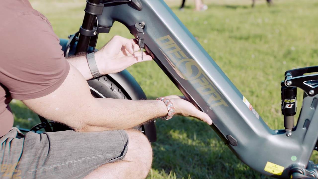 OneSport-OT08-Pro-Rear-Battery2